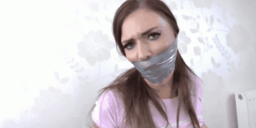 Brunette Doesn't Like To Be Gagged