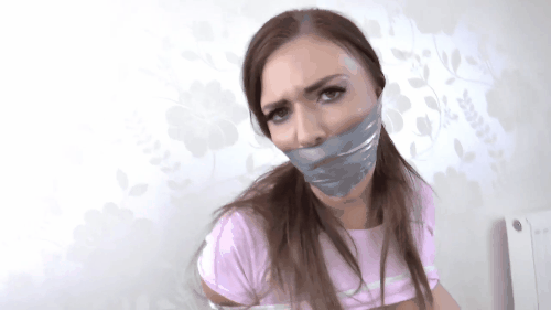 Brunette Doesn't Like To Be Gagged